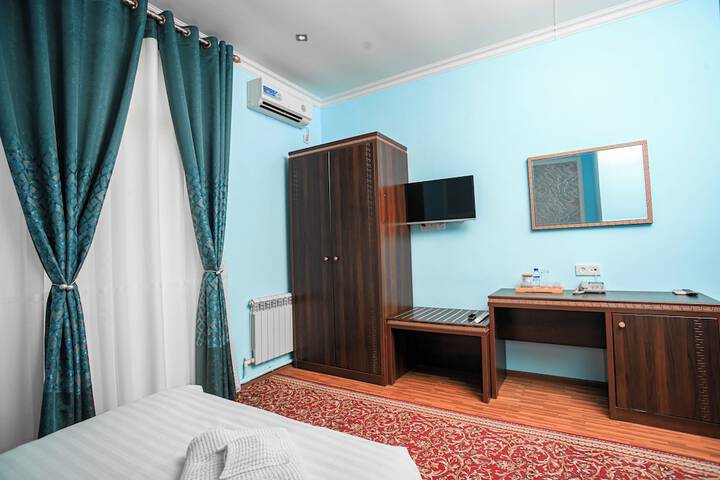 Room 6 of 18