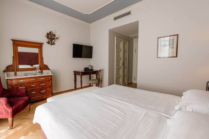 Room 14 of 44