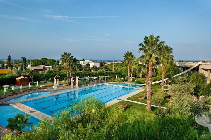 Hotel with Pool