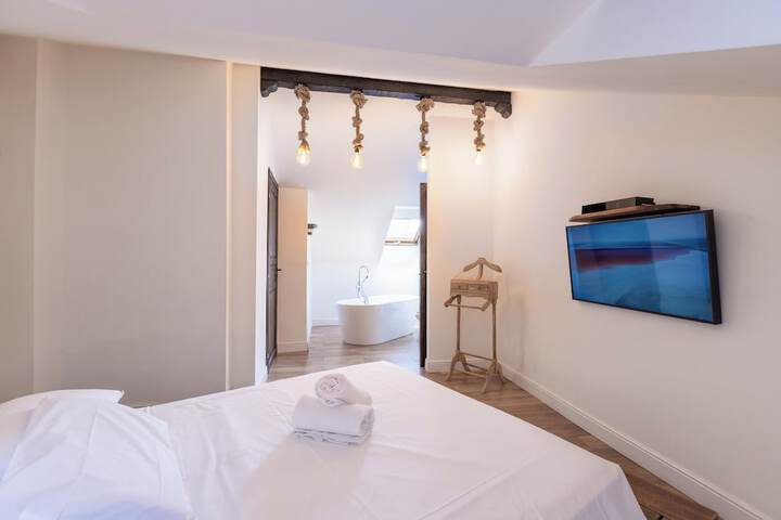 Room 16 of 36