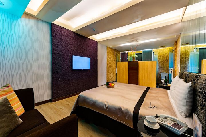 Room 5 of 23