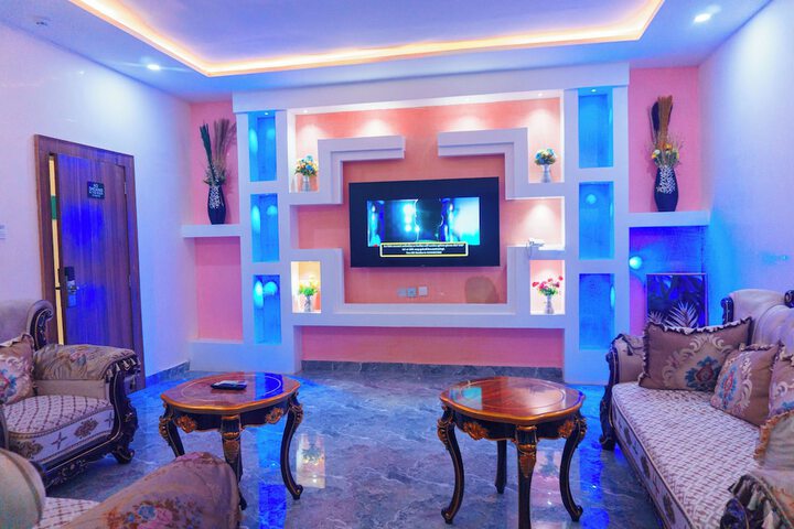 Room 12 of 17