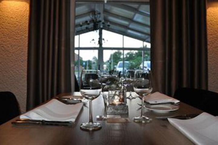 Dining 9 of 10