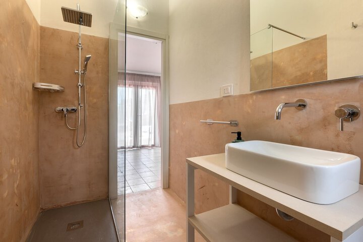 Room 20 of 134