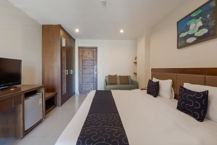 Room 12 of 25