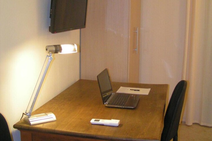 Room 12 of 32