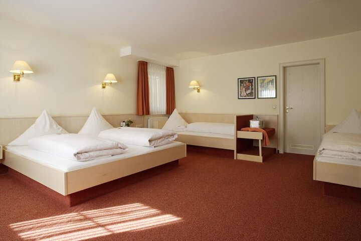 Room 12 of 39