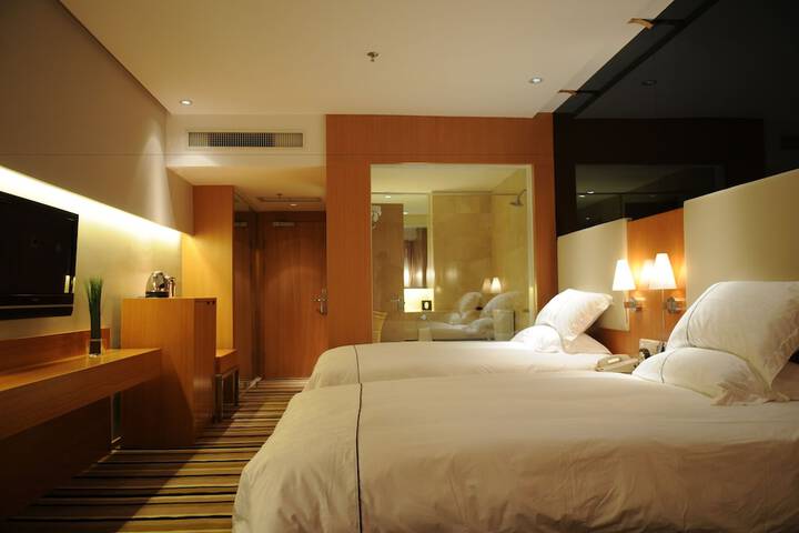 Room 15 of 32