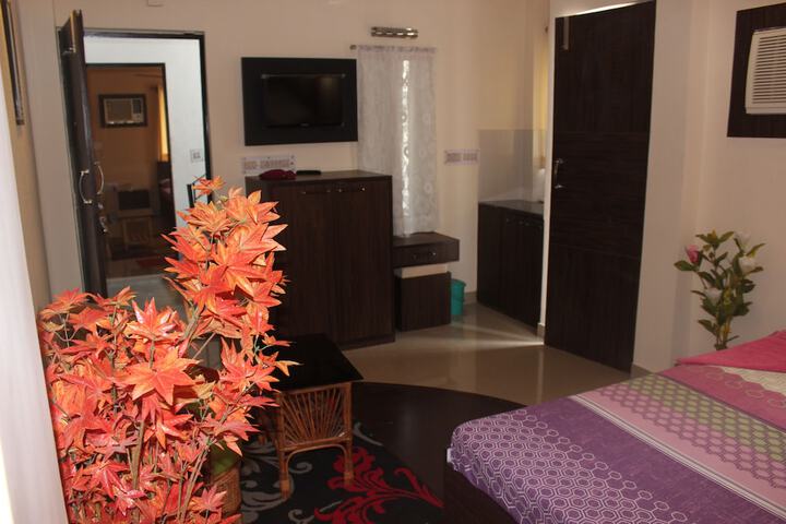 Room 2 of 81