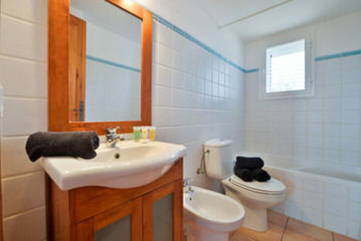 Room 2 of 27