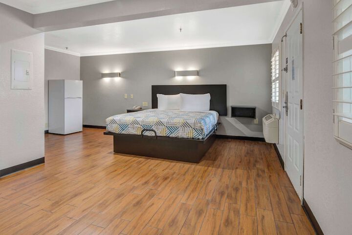 1 King Bed Kitchen (13 of 14)