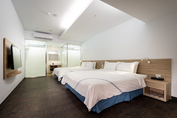 Room 7 of 34
