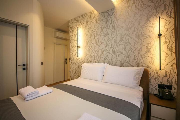 Room 25 of 108