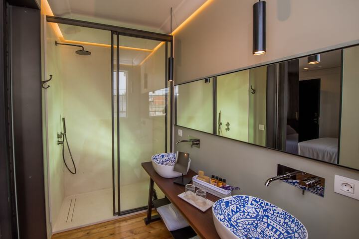 Room 10 of 47