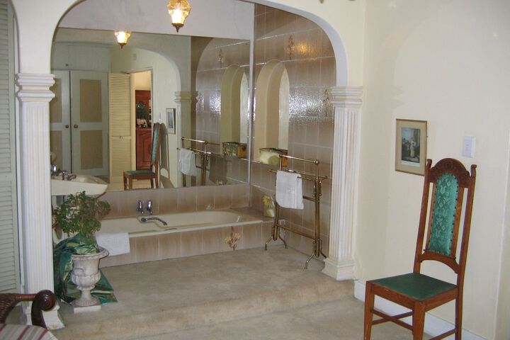 Room 17 of 27