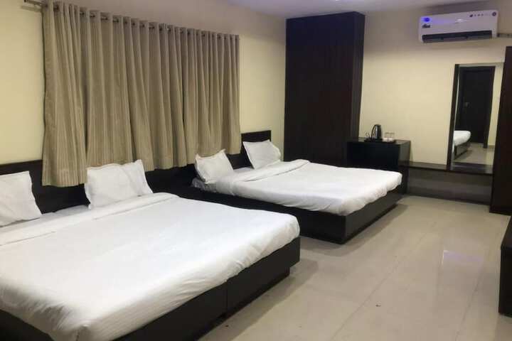 Room 4 of 37