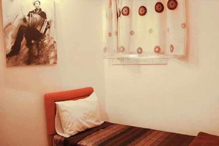 Room 8 of 27