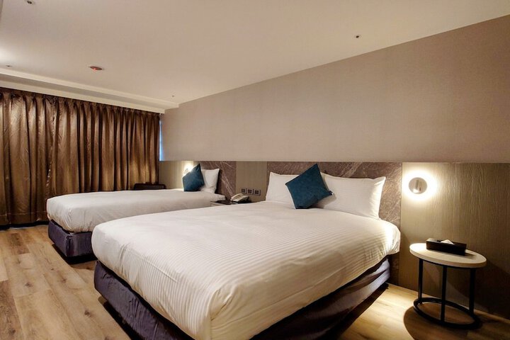 Room 7 of 16