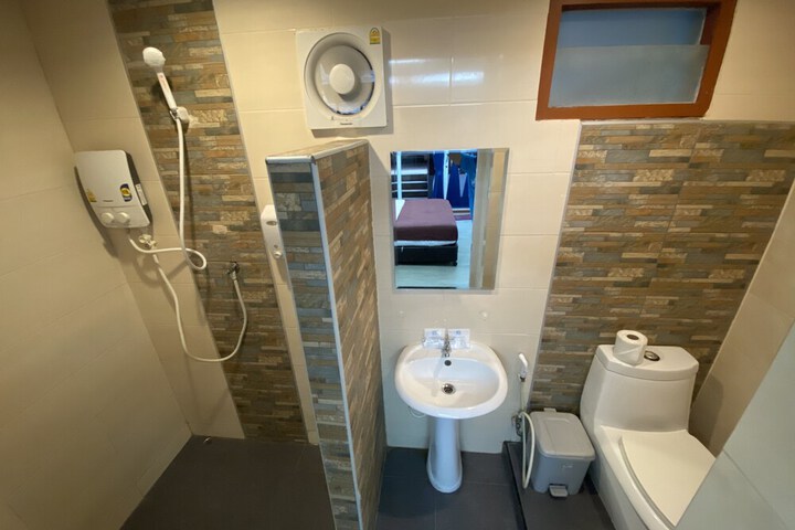 Room 16 of 36