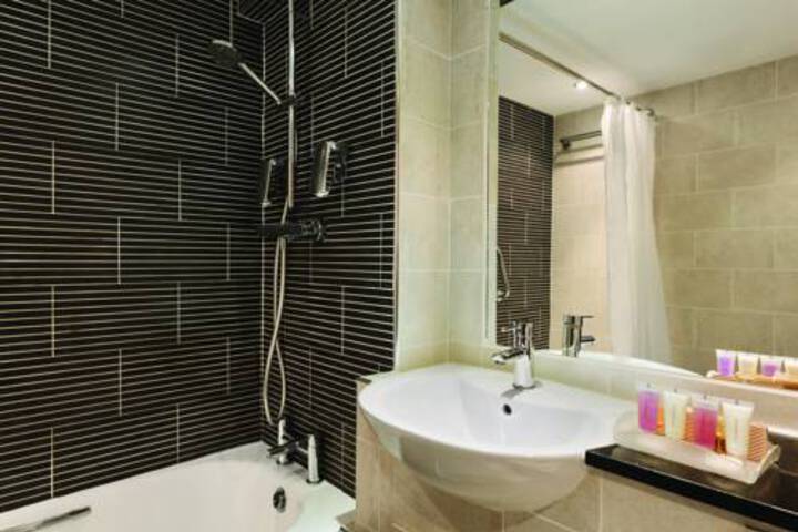 Ramada by Wyndham Warwick Kenilworth