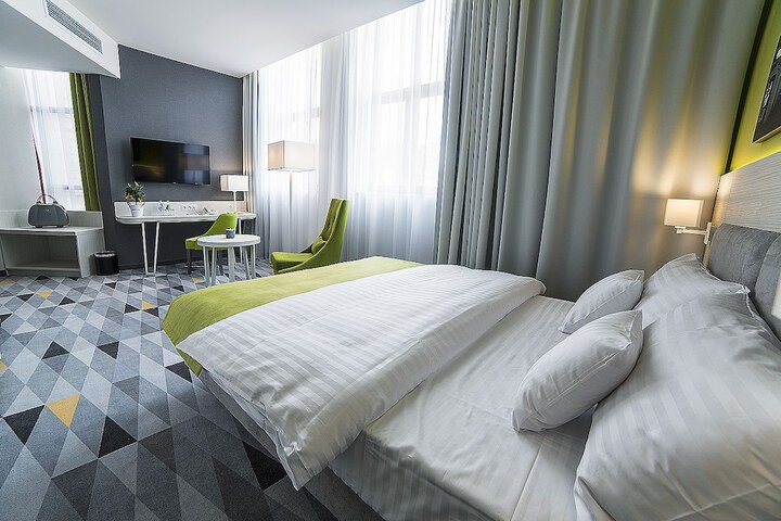 Room 4 of 39