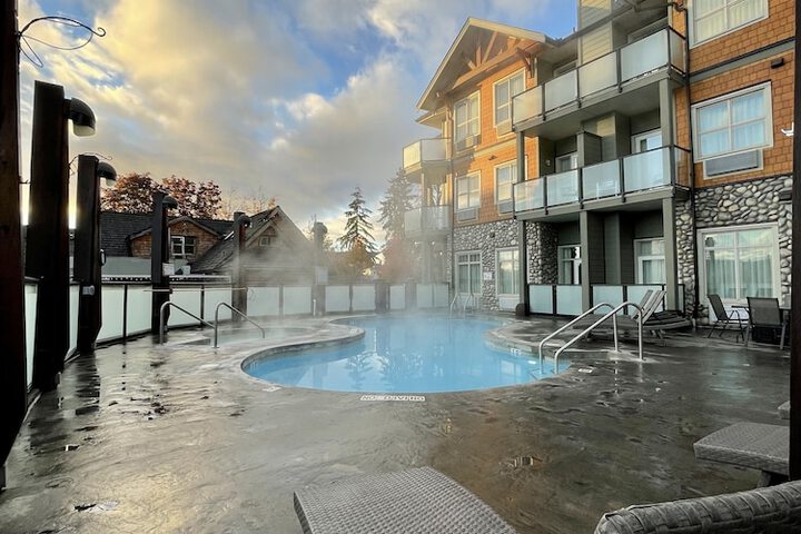 Pool Hotel