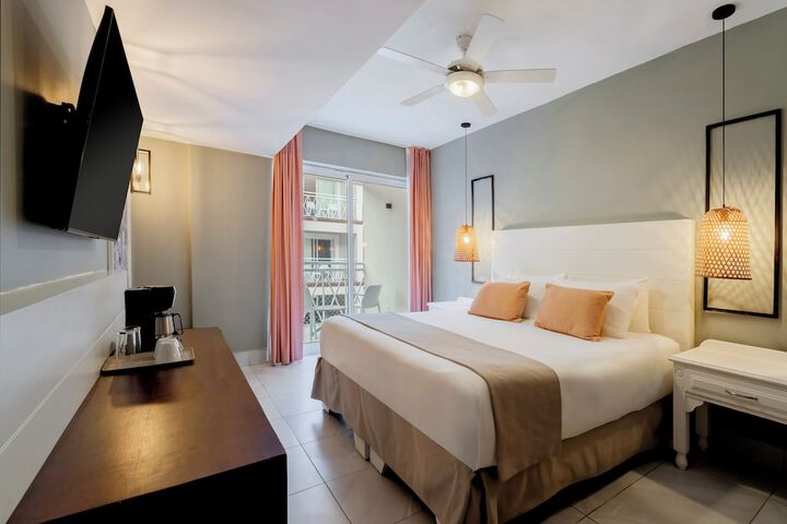 Room 28 of 132