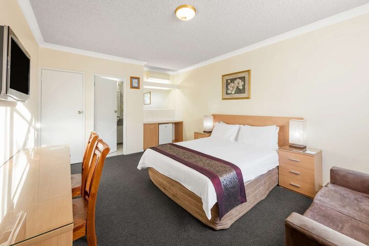 Room 13 of 32