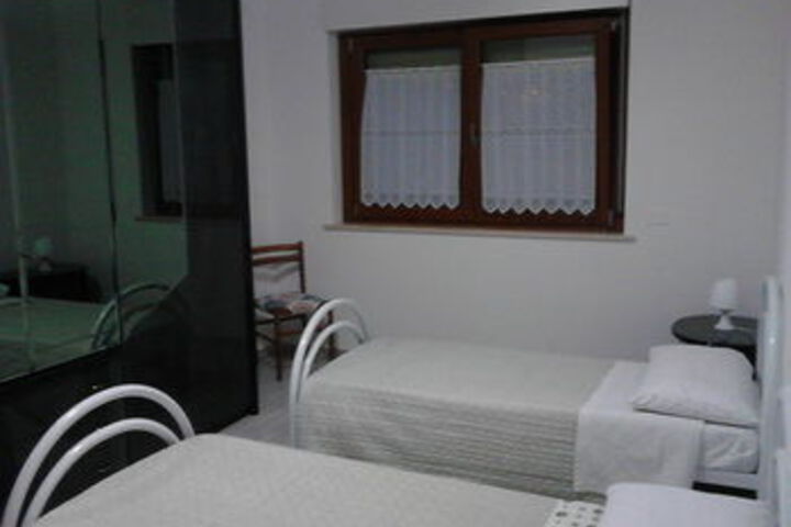 Room 7 of 12