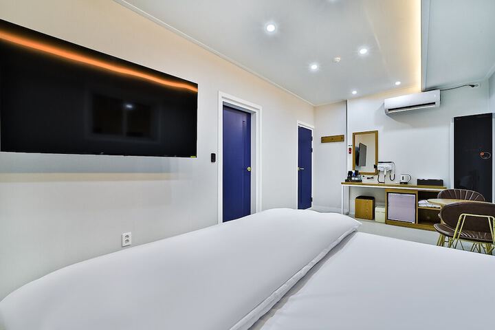 Room 7 of 43