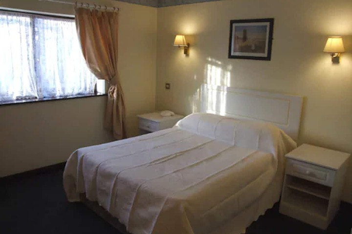 Room 4 of 15
