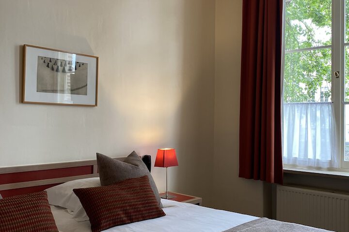 Room 15 of 38