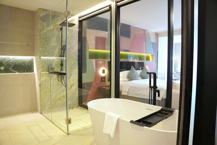Room 50 of 63