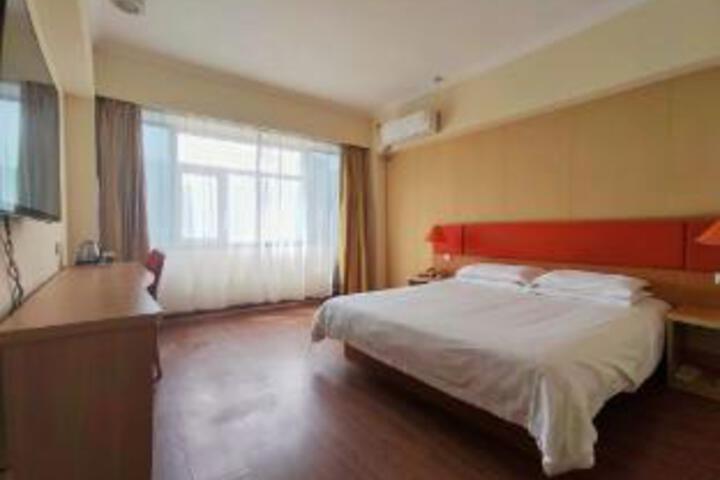 Room 21 of 21