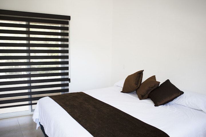 Room 3 of 20