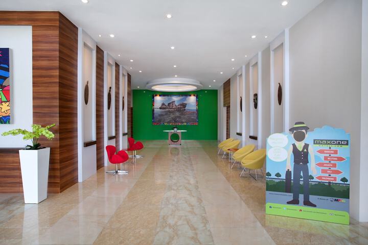 Entrance & Lobby