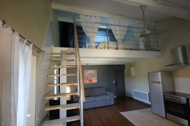 Room 3 of 10