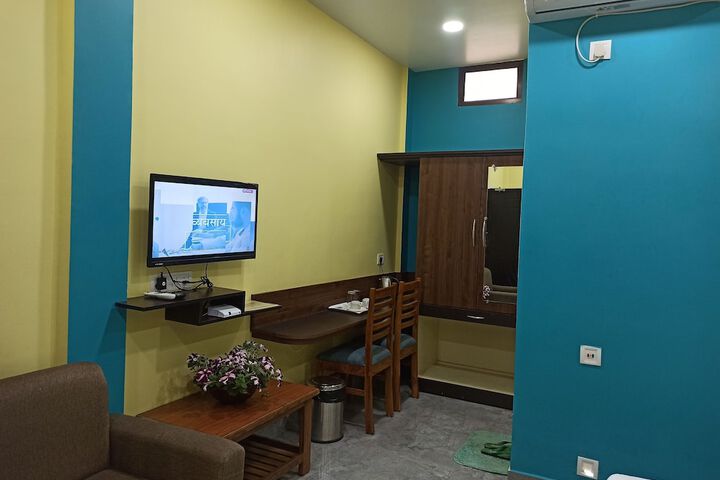 Room 4 of 40