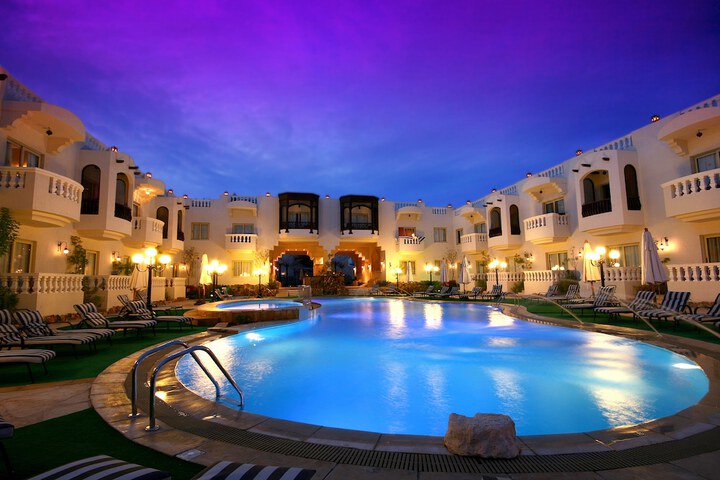 Hotel with Pool