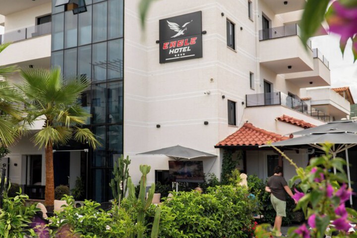 Hotel Exterior 125 of 137