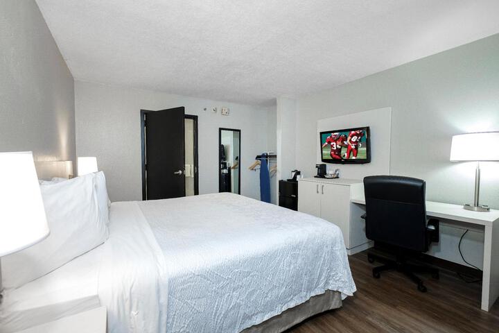 1 King Bed Accessible (11 of 23)