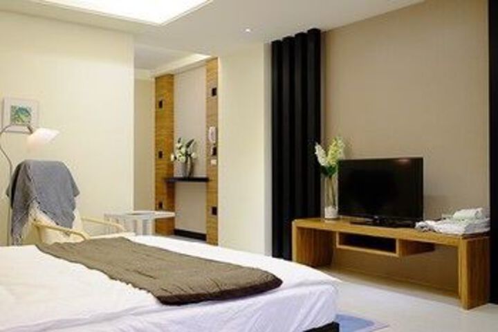 Room 28 of 33