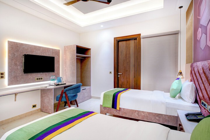 Room 14 of 38
