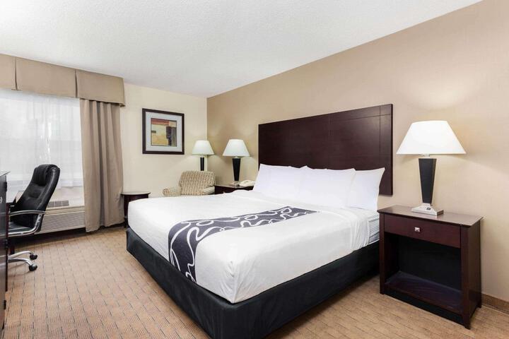 2 Queen Beds (4 of 4)