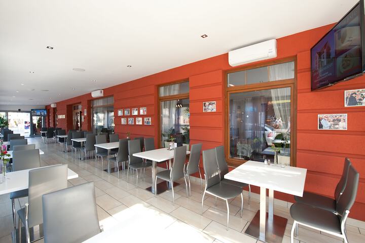 Dining 69 of 82