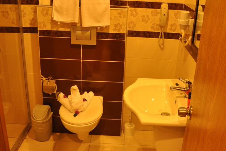 Room 2 of 40