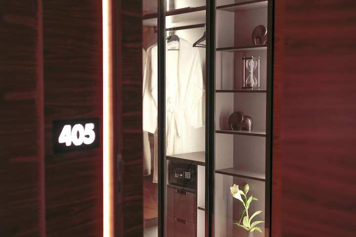 Room 25 of 74