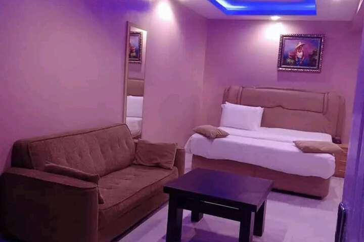 Room 5 of 11