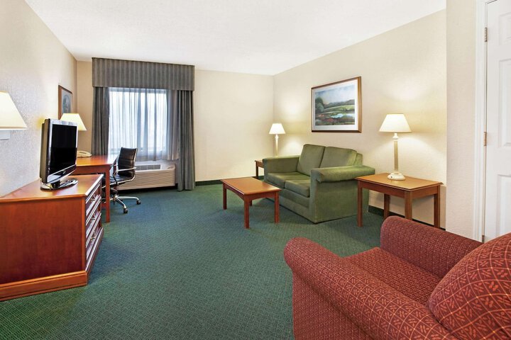 1 King Bed (1 of 16)