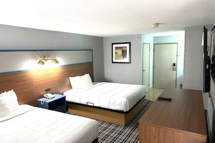 Room 10 of 27